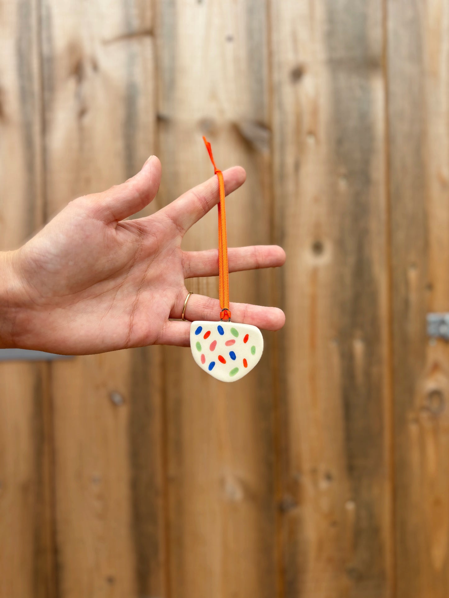 PEBBLE HANGING CHARM