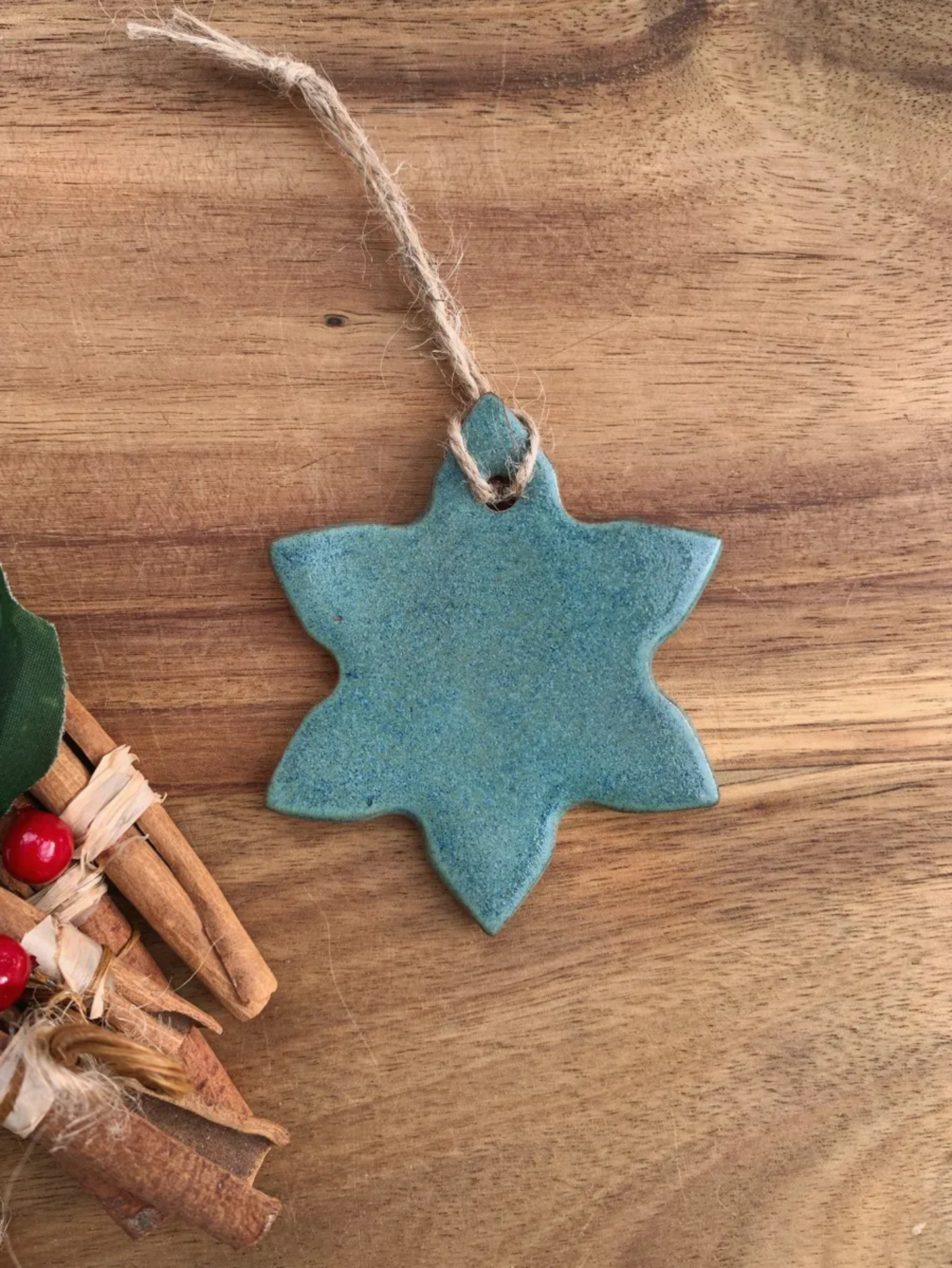 SNOWFLAKE HANGING DECORATION (4 COLOURS)