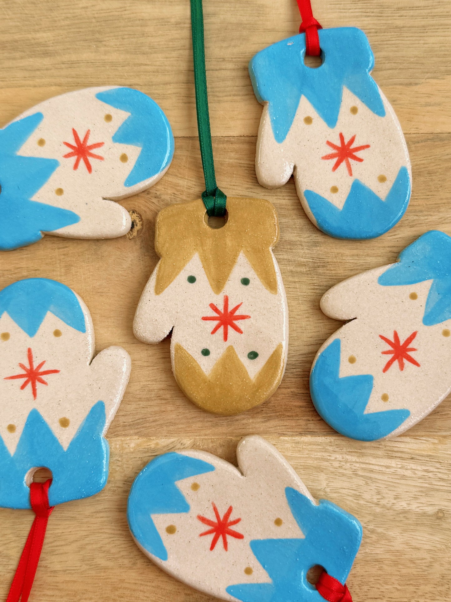 MITTEN DECORATIONS (4 colour options)