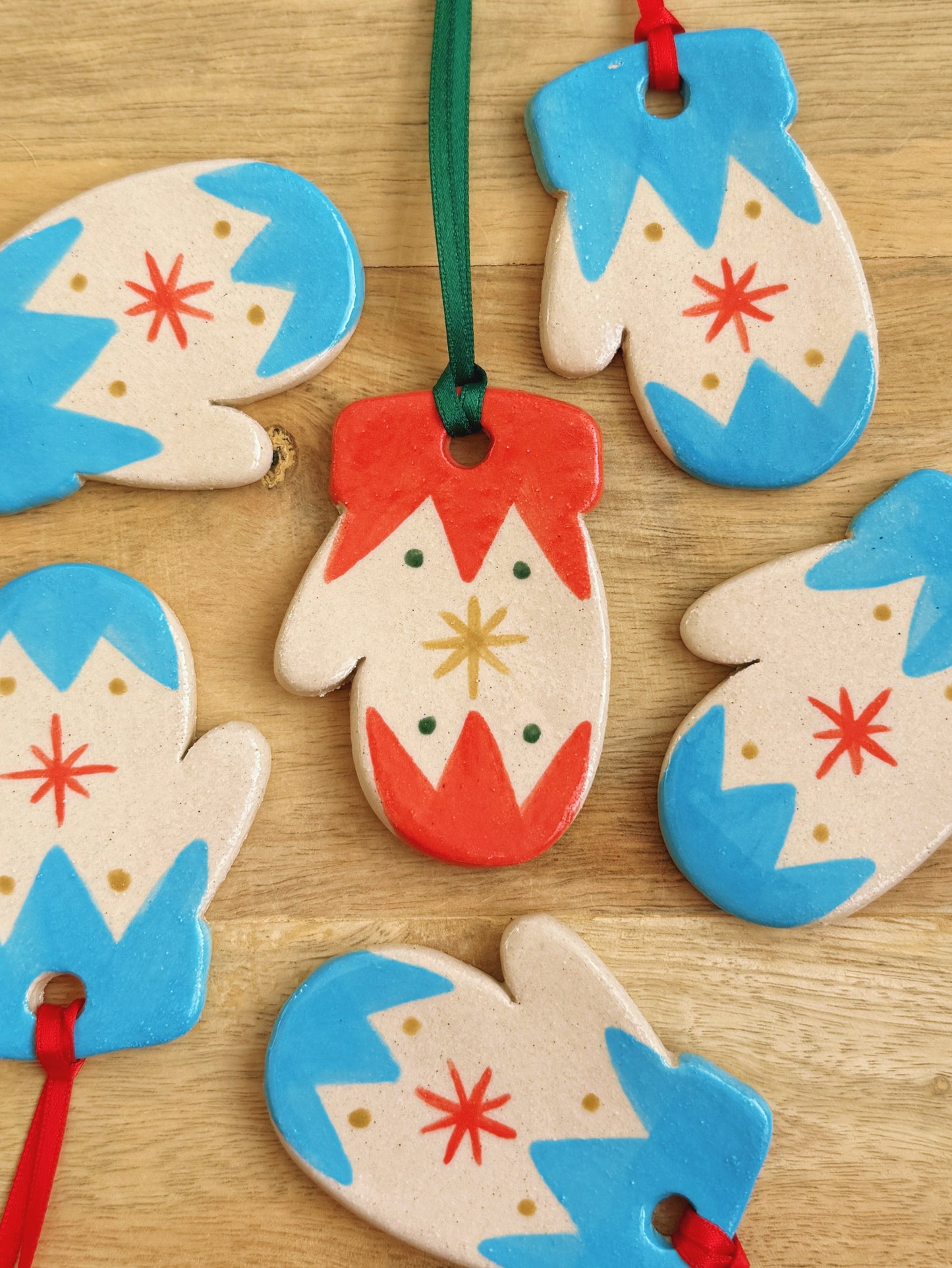 MITTEN DECORATIONS (4 colour options)