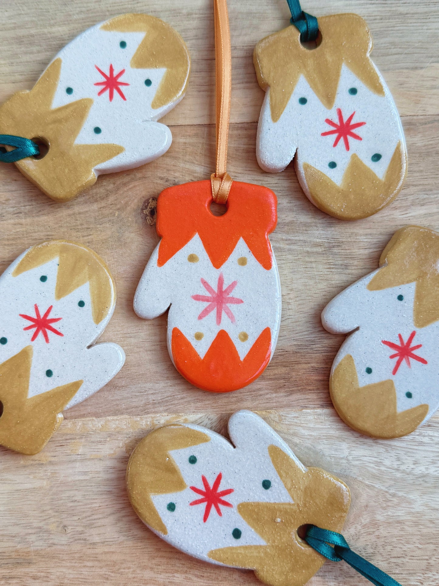 MITTEN DECORATIONS (4 colour options)