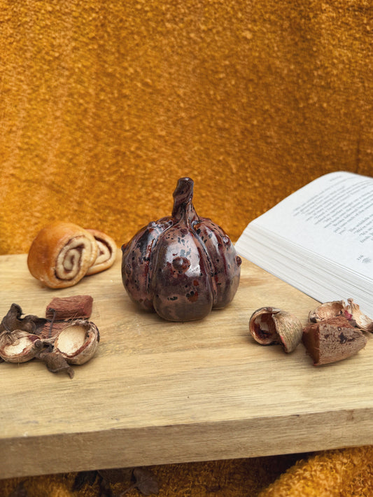 KNOBBLY PLUM PUMPKIN